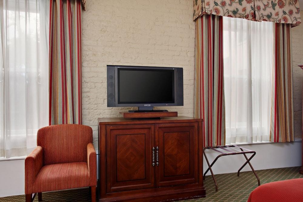 Hotel Virginia Santa Barbara, Tapestry Collection By Hilton Εξωτερικό φωτογραφία